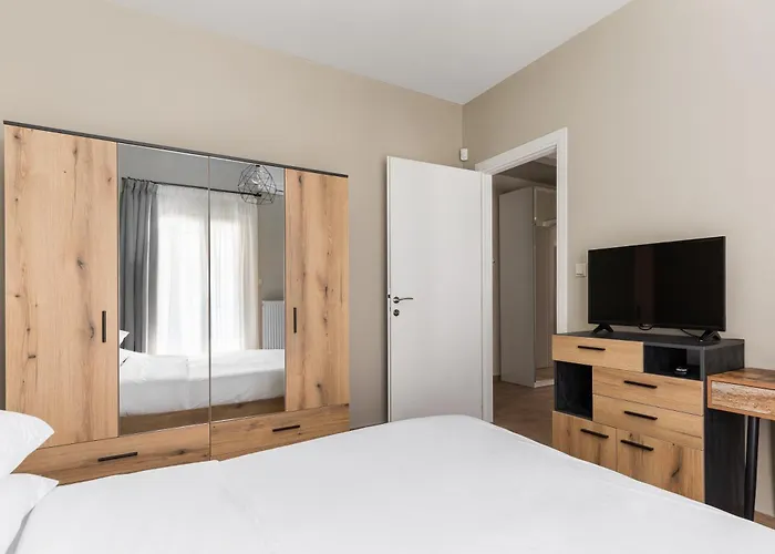 Camelia: Comfy City Apartment