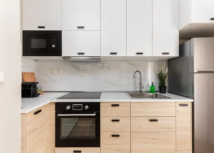 Camelia: Comfy City Apartment