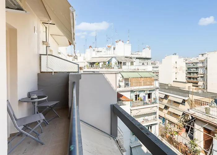 Camelia: Comfy City Apartment